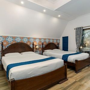 Queen Room Garden View
